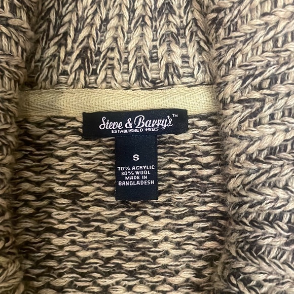 Sweater - Picture 2 of 3